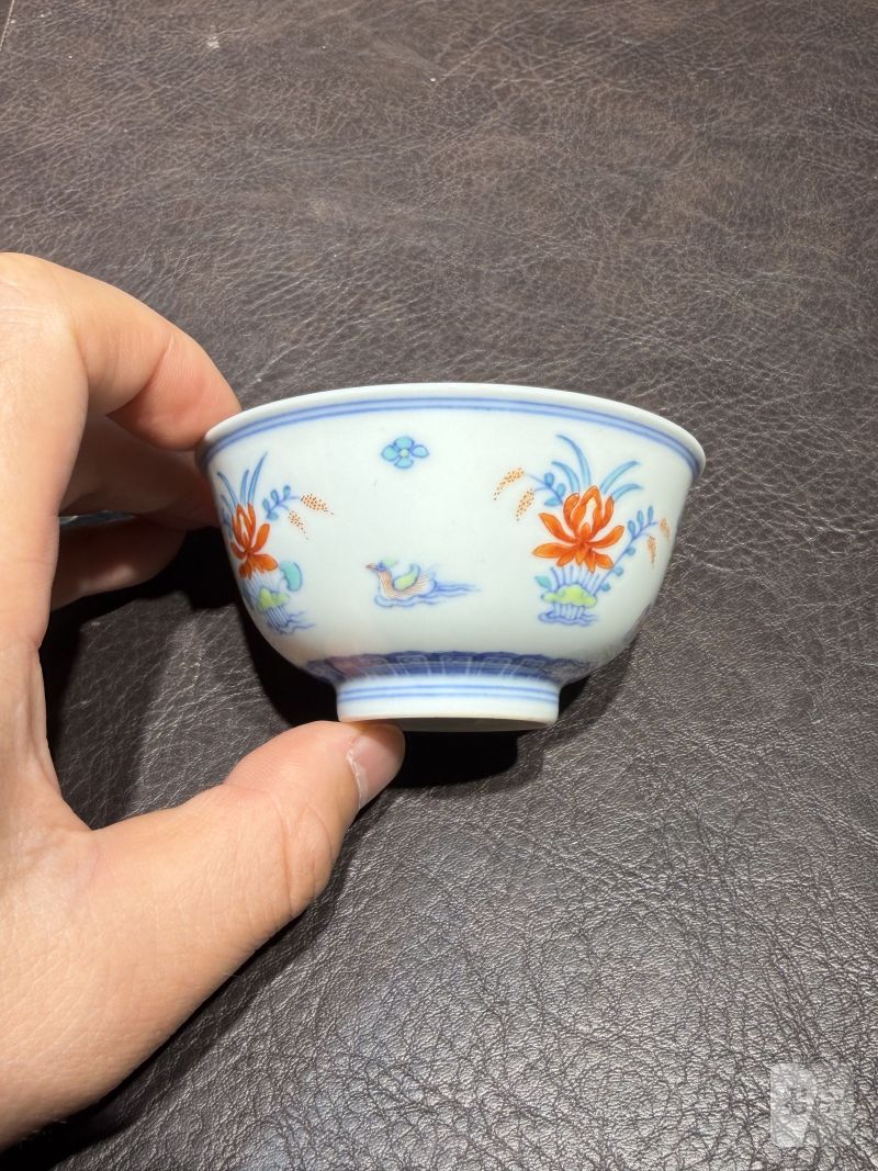 清中期 “三和堂制”款斗彩莲池鸳鸯纹茶圆一对 - 图16